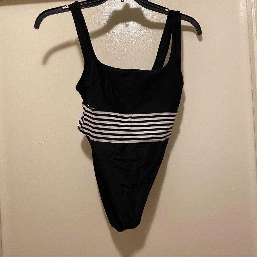 High leg swimsuit